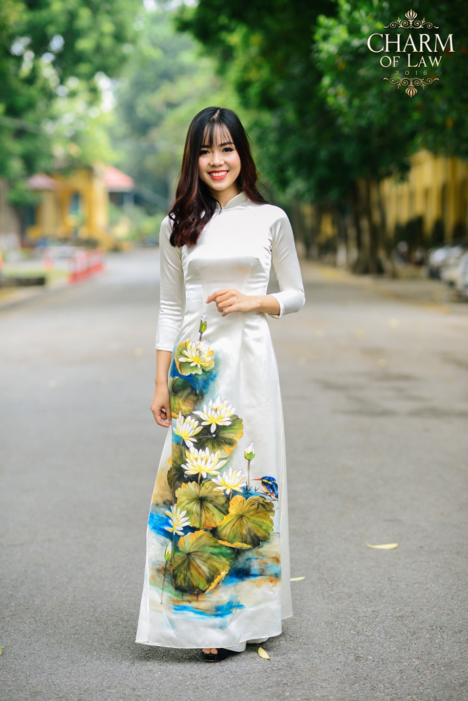 Ngắm nữ sinh ĐH Luật xinh tươi trong tà áo dài thướt tha - 1
Đào Thanh Vân (sinh năm 1997, chiều cao 1m58, cân nặng 43 kg)