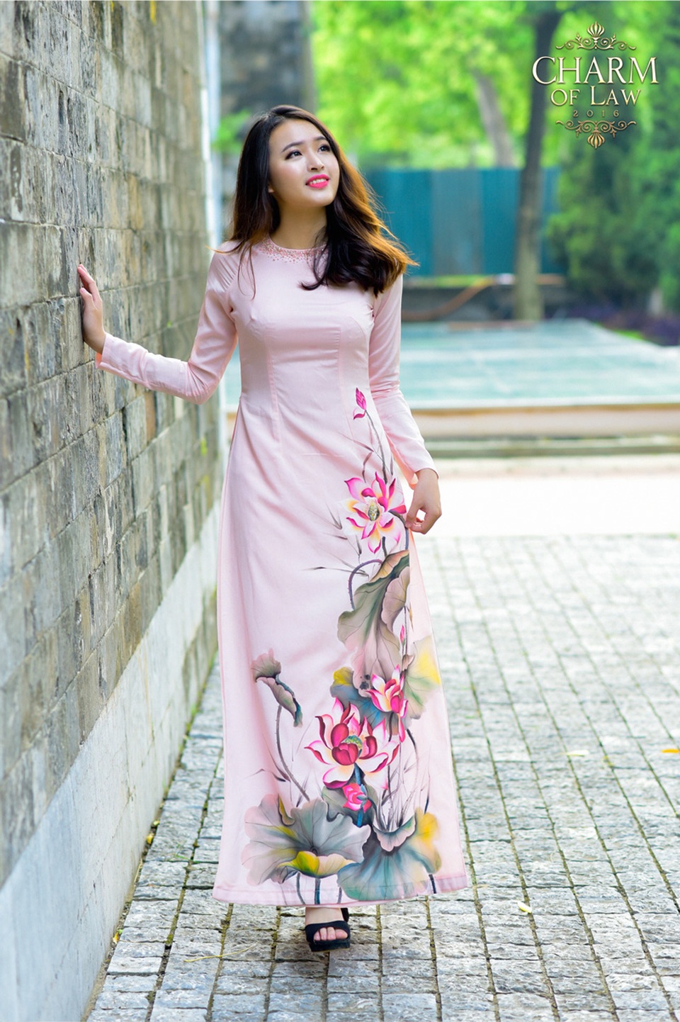 Ngắm nữ sinh ĐH Luật xinh tươi trong tà áo dài thướt tha - 11
Bùi Thị Tuyết Chinh (sinh năm 1996, chiều cao 1m62, cân nặng 52 kg)