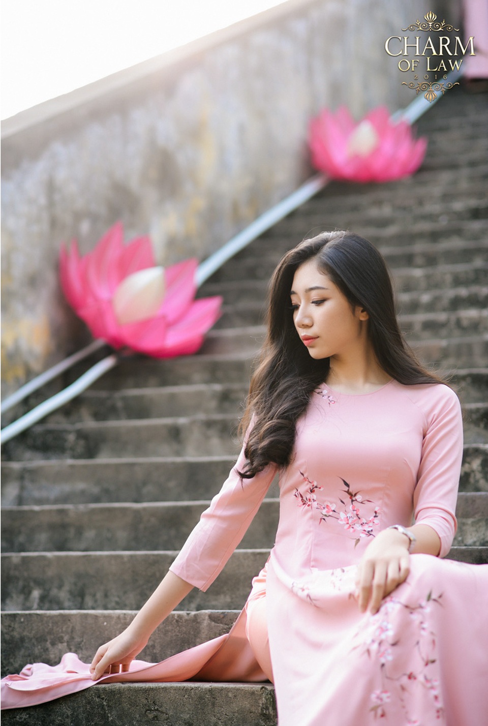 Ngắm nữ sinh ĐH Luật xinh tươi trong tà áo dài thướt tha - 4
Nguyễn Thị Hạnh Nguyên (sinh năm 1997, chiều cao 1m68, cân nặng 51 kg)