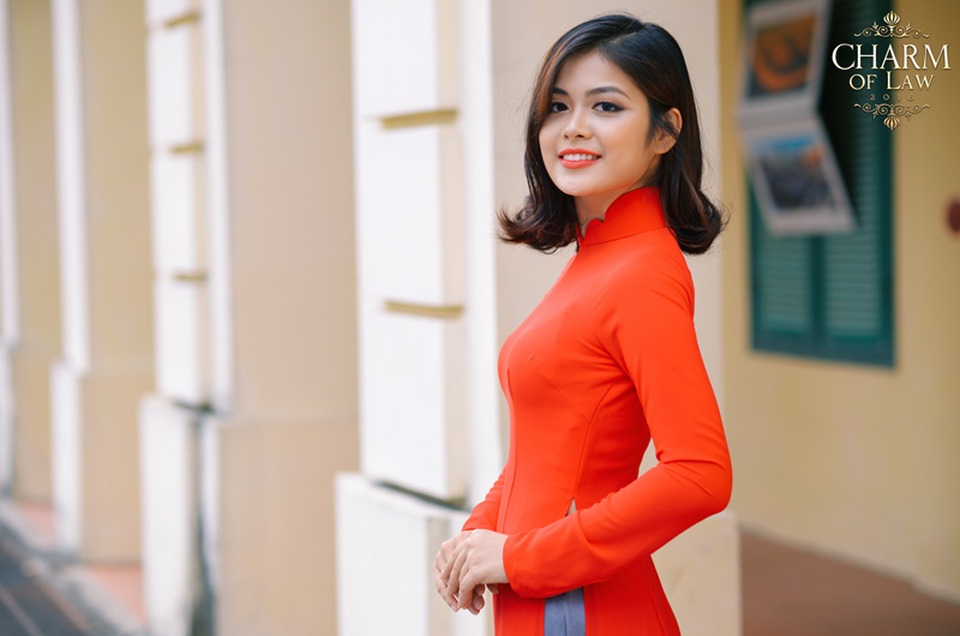 Ngắm nữ sinh ĐH Luật xinh tươi trong tà áo dài thướt tha - 5
Nguyễn Bích Ngọc (sinh năm 1996, chiều cao 1m60, cân nặng 51 kg)