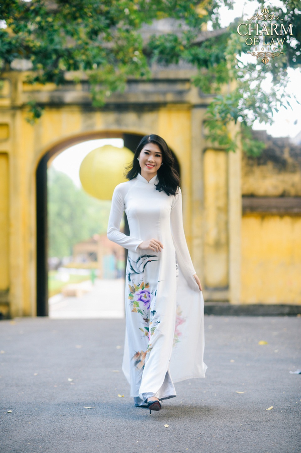 Ngắm nữ sinh ĐH Luật xinh tươi trong tà áo dài thướt tha - 6
Nông Thị Khánh Hà (sinh năm 1996, chiều cao 1m64, cân nặng 48 kg)