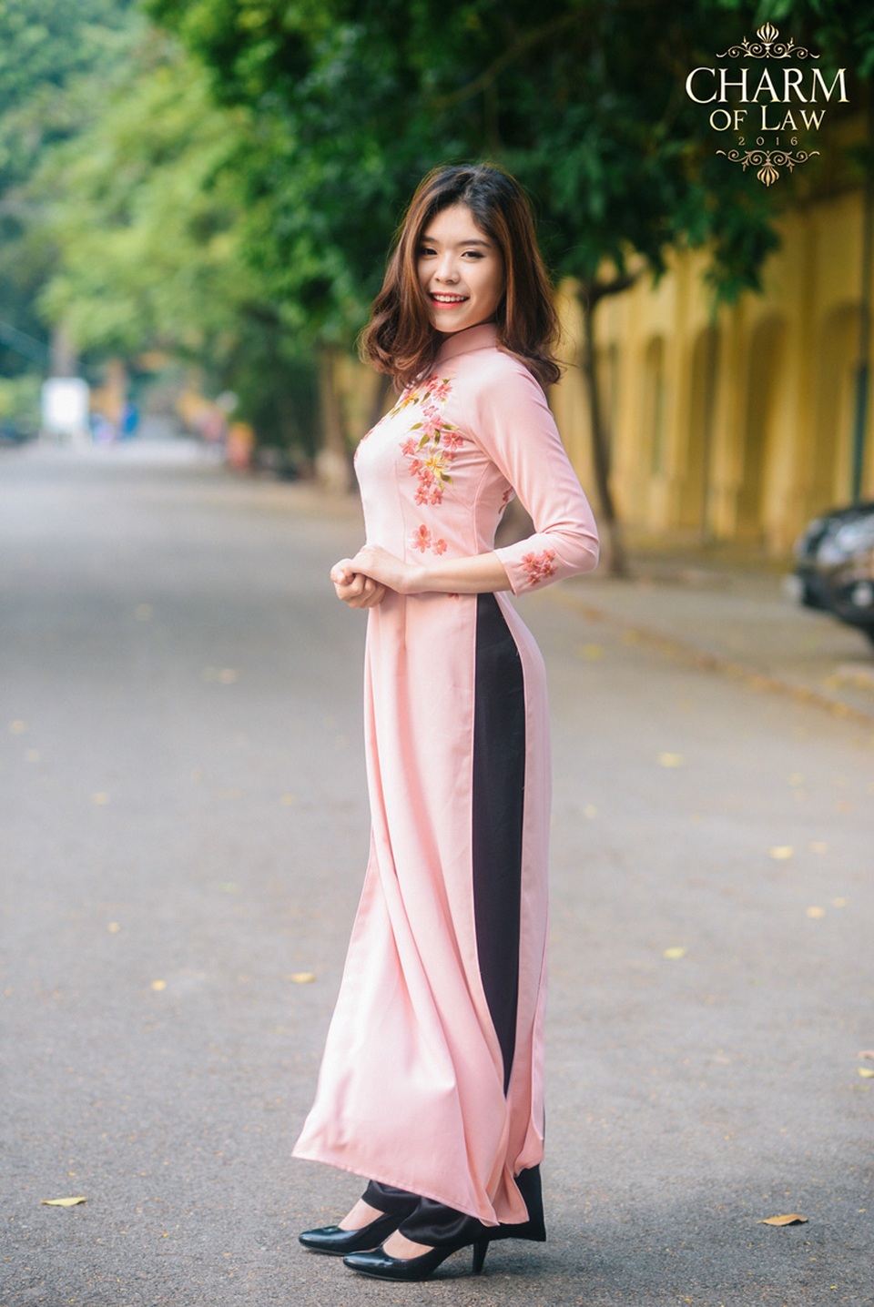 Ngắm nữ sinh ĐH Luật xinh tươi trong tà áo dài thướt tha - 9
Hoàng Bảo Ngọc (sinh năm 1996, chiều cao 1m67, cân nặng 50 kg)