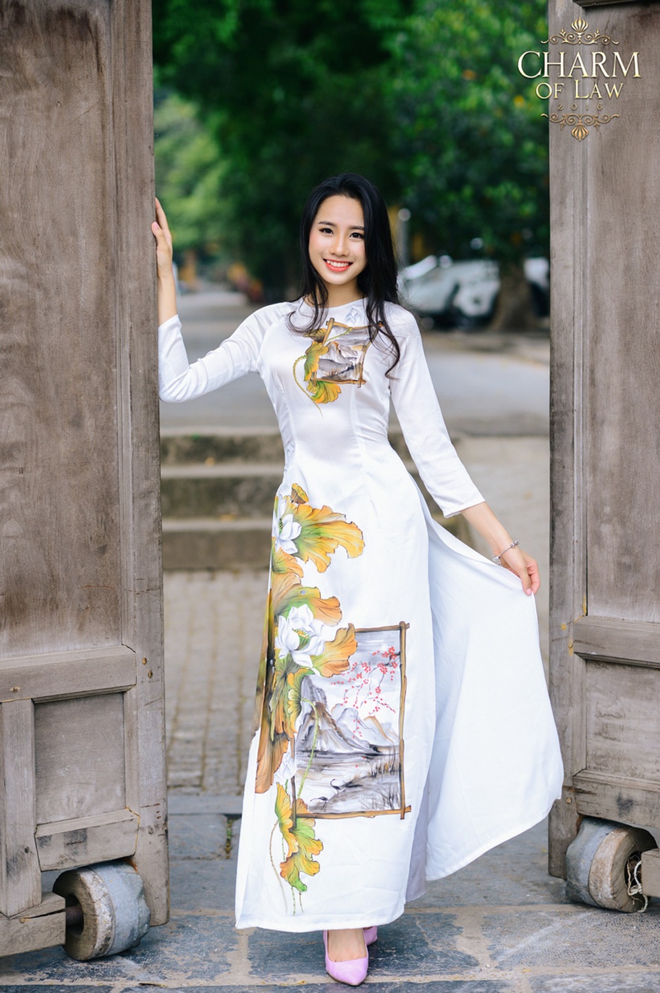 Ngắm nữ sinh ĐH Luật xinh tươi trong tà áo dài thướt tha - 15
Trần Thị Mỹ Nhân (sinh năm 1996, chiều cao 1m62, cân nặng 48 kg)