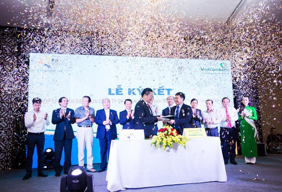 P.H đầu tư gần 1.300 căn hộ giá rẻ tại Nha Trang - 1
Lễ ký kết hợp tác toàn diện giữa Công ty CP Thương mại Đầu tư P.H Nha Trang và Vietcombank Khánh Hòa