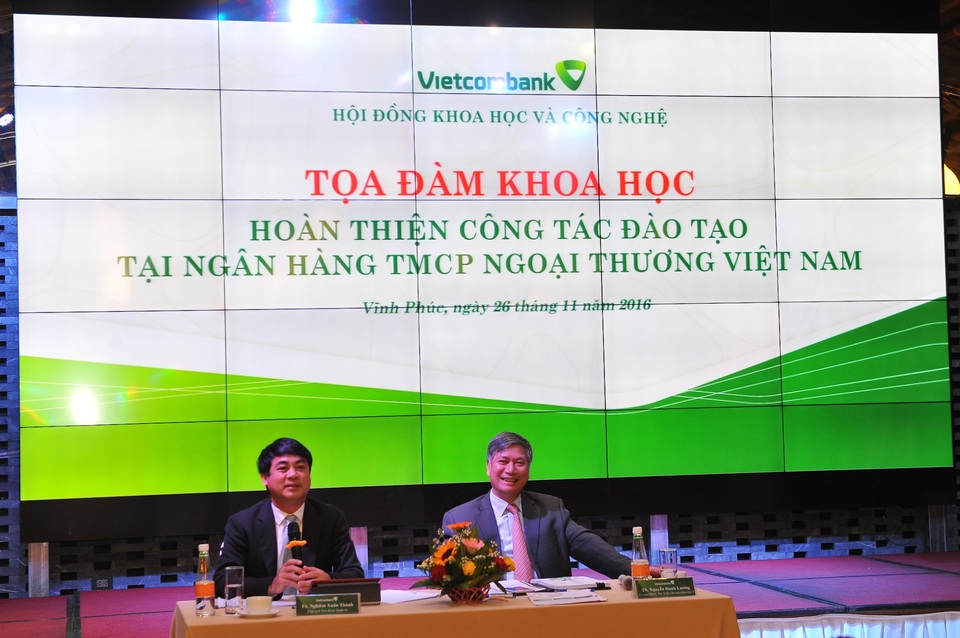 Vietcombank tổ chức Tọa đàm khoa học “Hoàn thiện công tác đào tạo tại Vietcombank” - 1
Chủ tịch HĐQT Nghiêm Xuân Thành và Chủ tịch HĐKH Nguyễn Danh Lương chủ trì và giải đáp các ý kiến của các đại biểu tham dự Tọa đàm