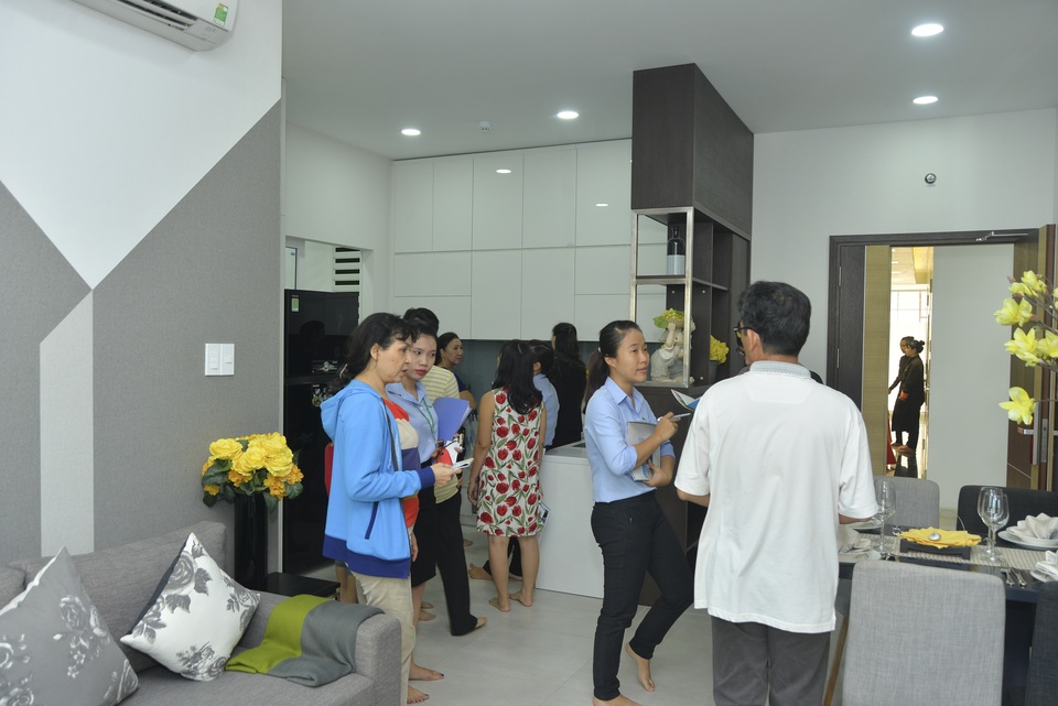 
Đông đảo khách hàng đến tham dự buổi ra mắt Block C và tham quan căn hộ mẫu
