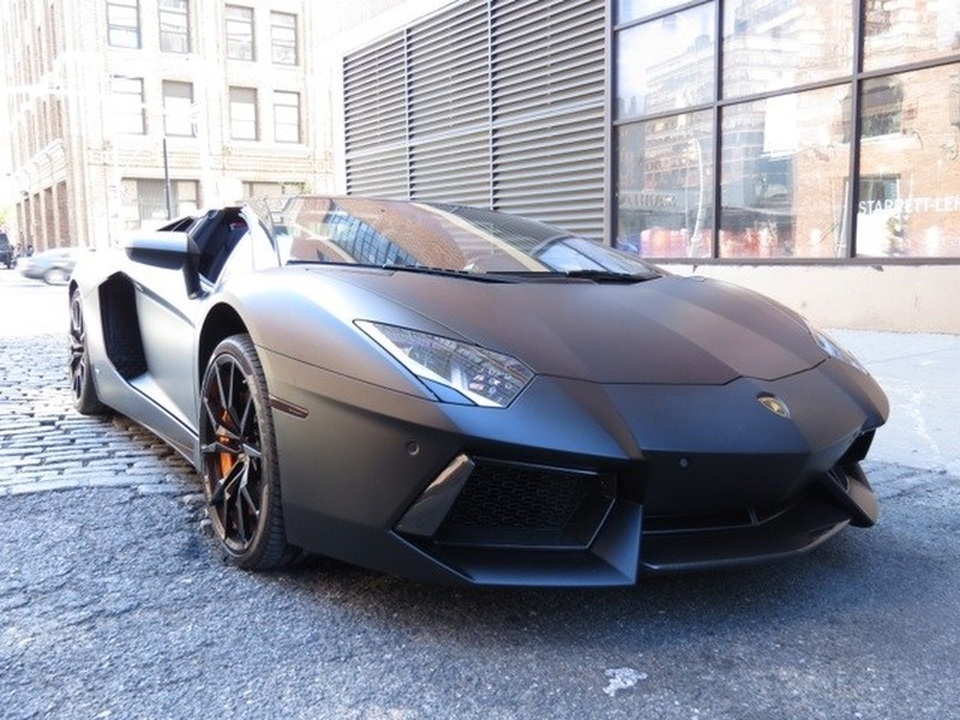 Những chiếc siêu xe đẹp ngỡ ngàng trong màu "áo" nhám - 1
Lamborghini Aventador