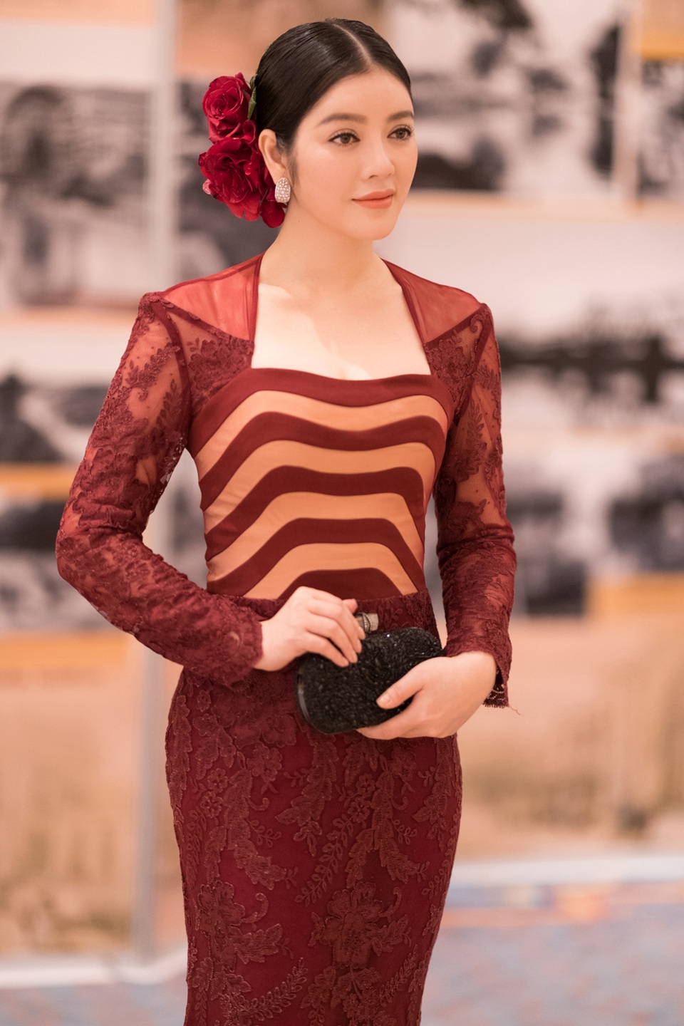 
Cô không quên dành thời gian giao lưu với fans
