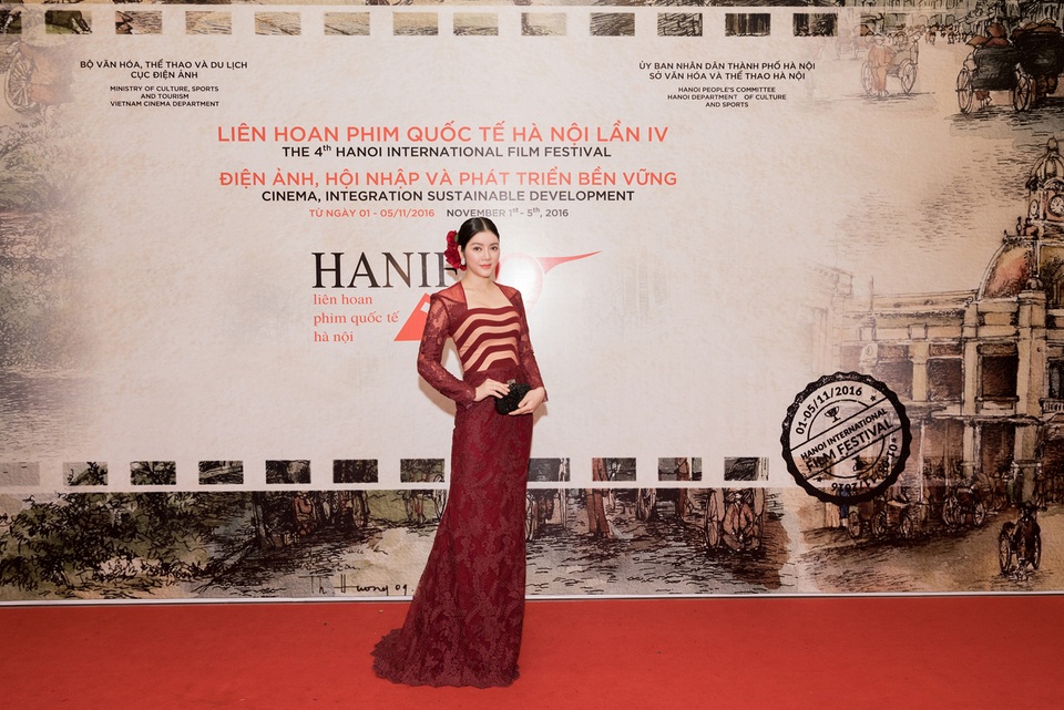 
Người đẹp rất quan tâm tới sự phát triển của điện ảnh nước nhà
