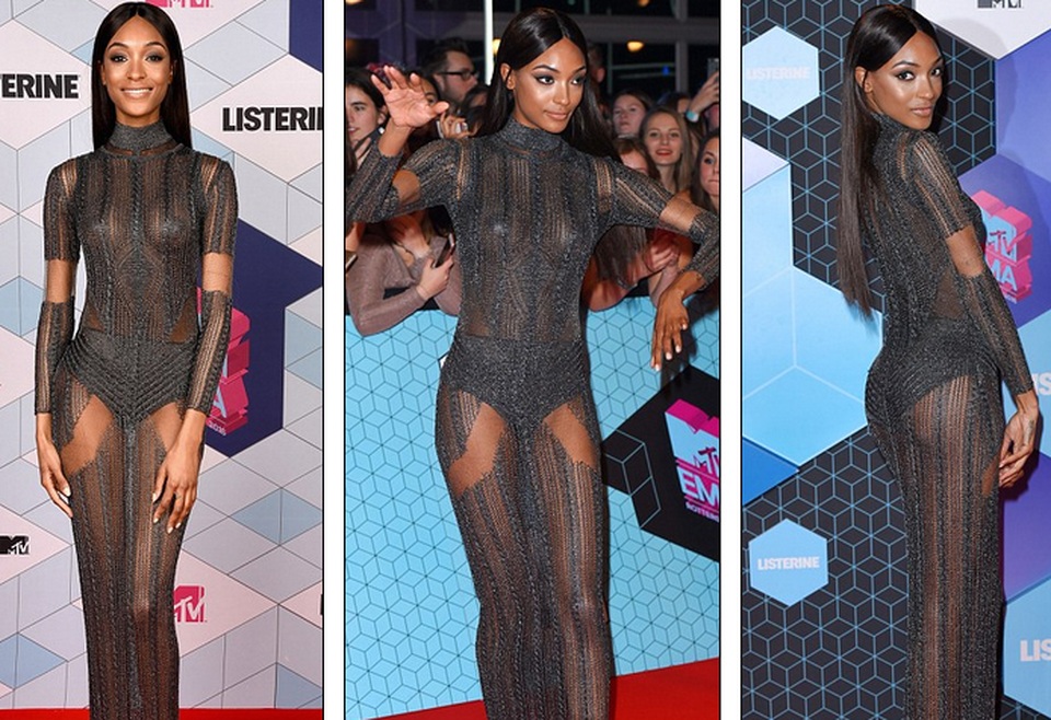 Siêu mẫu bạch tạng đọ dáng chân dài Anh quốc - 5
Đảm nhiệm vai trò người dẫn chương trình, Dunn liên tục thay váo áo trong lễ trao giải này