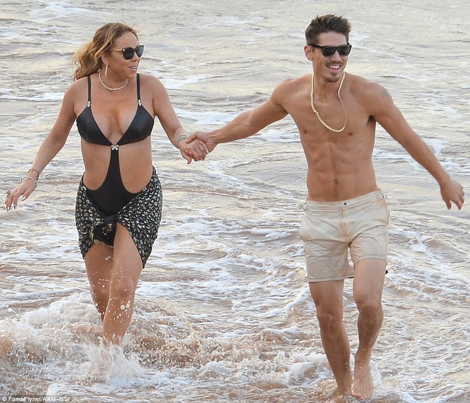 Mariah Carey công khai tình tứ với bạn trai kém 13 tuổi - 5
Ngay sau khi chia tay bạn trai tỷ phú, Mimi liên tục xuất hiện bên vũ công trẻ này khiến dư luận càng có cơ sở để tin vào những lời đồn đại