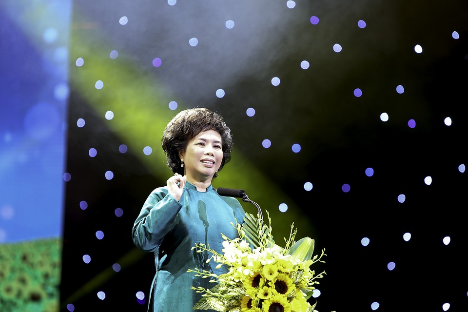 
Bà Thái Hương- Chủ tịch HĐQT tập đoàn TH lên tiếng đấu tranh cho quy định về sản phẩm sữa tươi học đường để đảm bảo trẻ em được thụ hưởng ly sữa học đường đúng chuẩn.
