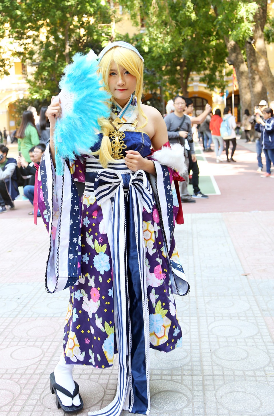 Bạn trẻ Hà thành đeo mặt nạ dự lễ hội Nhật Bản - 8
Nữ cosplayer Trần Hải Yến hóa thân thành nhân vật Ayase Eli trong bộ truyện Lovelive với trang phục cầu kỳ.