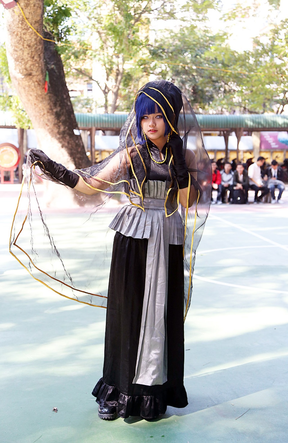 Bạn trẻ Hà thành đeo mặt nạ dự lễ hội Nhật Bản - 9
Cosplayer Tori nổi bật khi diện trang phục ma mị, đeo kính áp tròng thể hiện nhân vật Hinata trong bộ truyện nổi tiếng Naruto