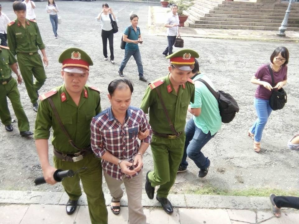 Tân Hiệp Phát nói không chủ trương dùng tiền nhận lại chai nước có ruồi - 4 Tân Hiệp Phát nói không chủ trương dùng tiền nhận lại chai nước có ruồi - 4