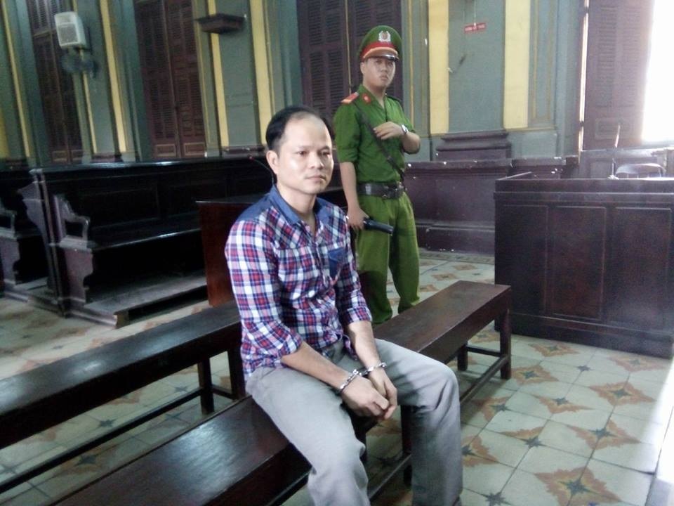 Tân Hiệp Phát nói không chủ trương dùng tiền nhận lại chai nước có ruồi - 5
Bị cáo Võ Văn Minh bị tuyên phạt 7 năm tù
