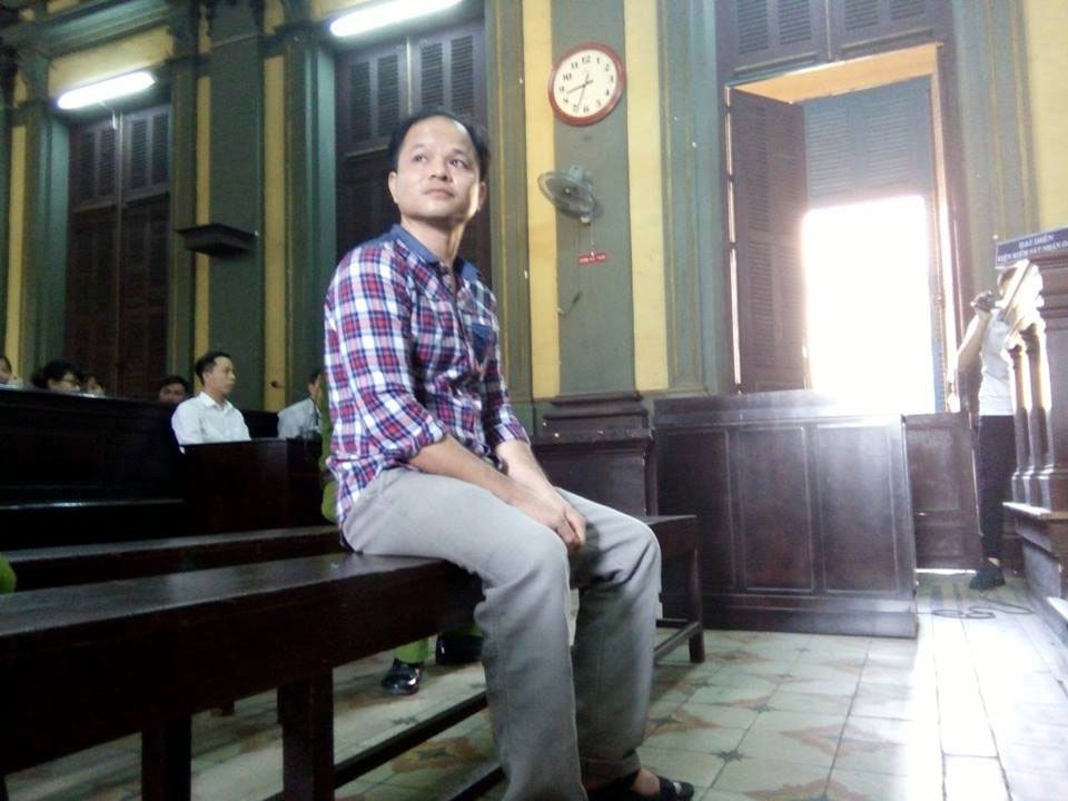 Tân Hiệp Phát nói không chủ trương dùng tiền nhận lại chai nước có ruồi - 2
Bị cáo Minh tại phiên xử sáng nay