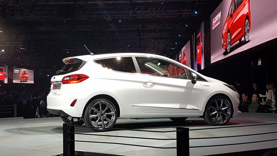 Ford Fiesta 2017 có gì mới? - 16