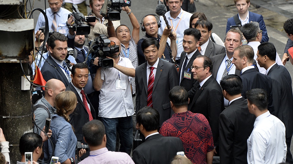 Tổng thống Pháp dạo phố cổ Hà Nội cùng GS Ngô Bảo Châu - 1
Tổng thống Hollande muốn đi dạo ở phố cổ Hà Nội để tìm hiểu sâu hơn về văn hóa cũng như con người Việt Nam