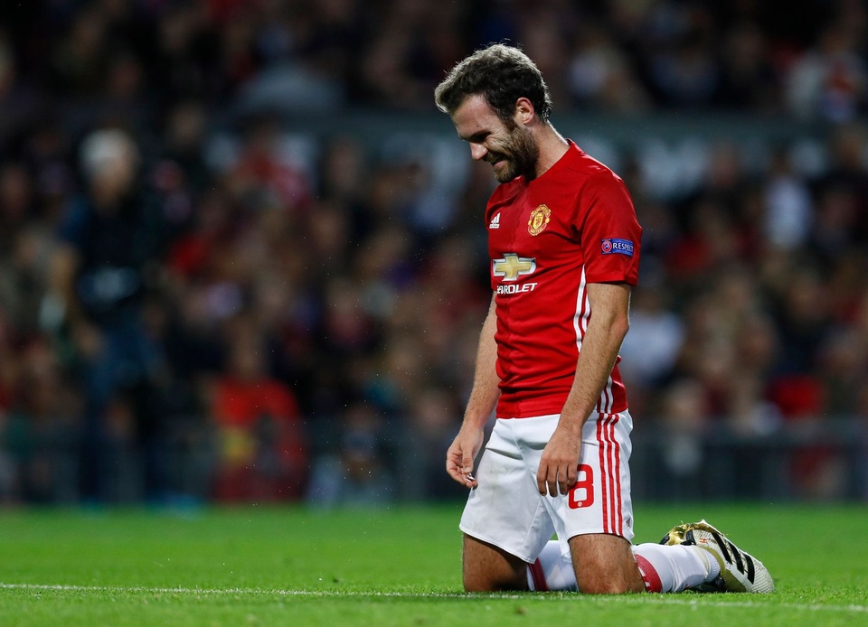 
Mata tiếc nuối sau khi đánh đầu vọt xà từ tình huống anh phối hợp tốt cùng Pogba
