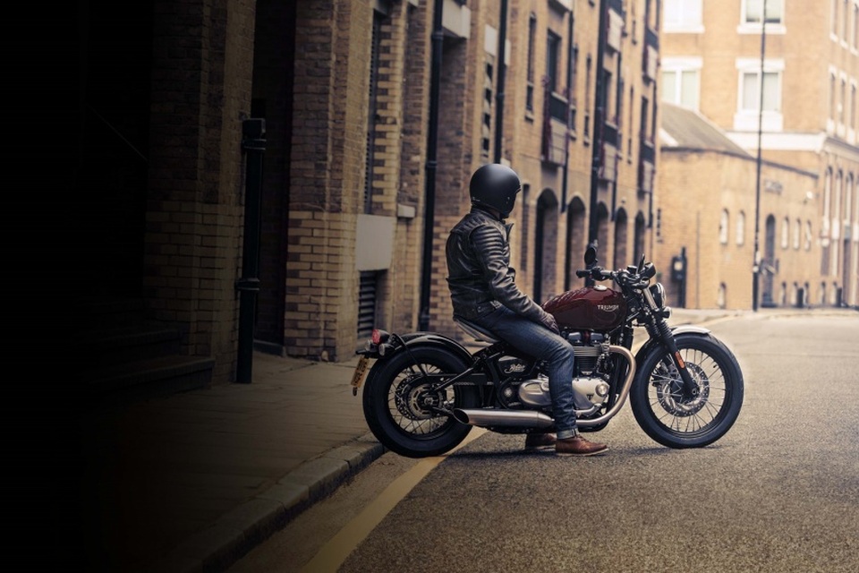 Triumph giới thiệu dòng Bonneville Bobber 2017 động cơ 1.200cc - 1 Triumph giới thiệu dòng Bonneville Bobber 2017 động cơ 1.200cc - 1