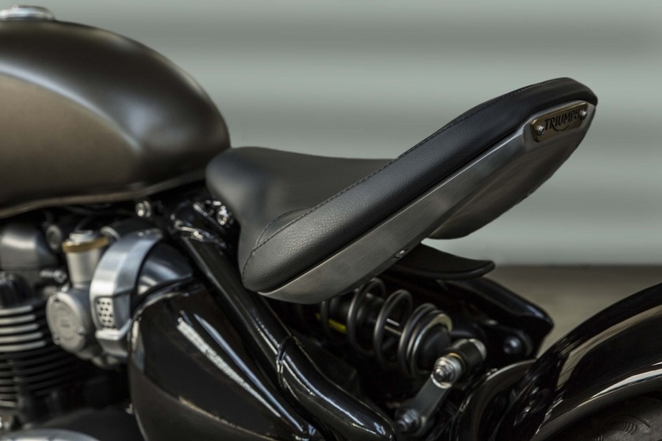 Triumph giới thiệu dòng Bonneville Bobber 2017 động cơ 1.200cc - 2 Triumph giới thiệu dòng Bonneville Bobber 2017 động cơ 1.200cc - 2