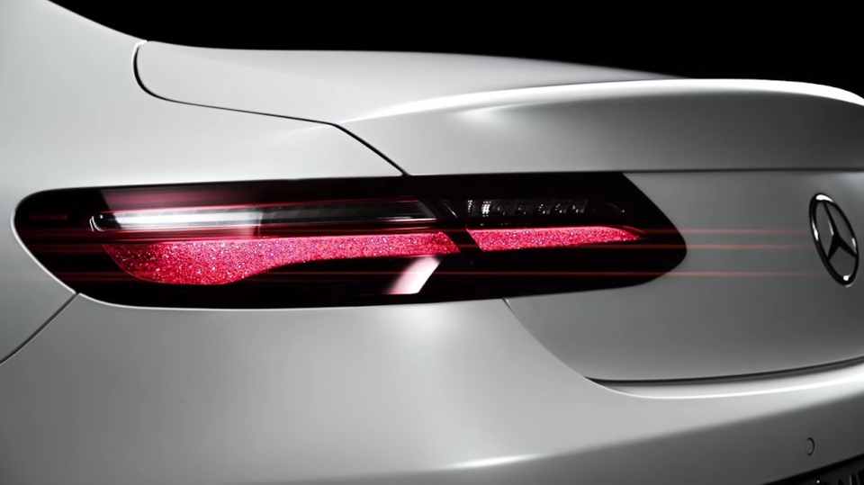 Những hình ảnh chính thức đầu tiên của E-Class Coupe mới - 5