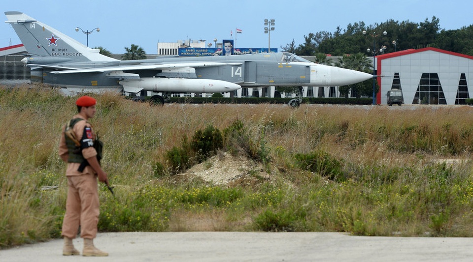 Báo Anh: Nga bất ngờ tăng gấp đôi lực lượng chiến đấu ở Syria - 1
Máy bay Nga tại căn cứ không quân ở Syria. (Ảnh minh họa: Sputnik)