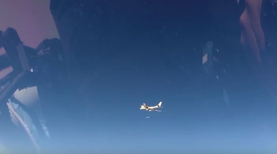 Máy bay ném bom Nga vượt 11.000km để nã tên lửa tiêu diệt khủng bố ở Syria - 1
Máy bay Nga tham gia chiến dịch tấn công khủng bố tại Syria (Ảnh: Bộ Quốc phòng Nga)