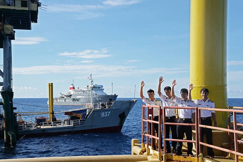 Sức trẻ ở Nhà giàn DK 1 của tác giả Nguyễn Mỹ Trà.