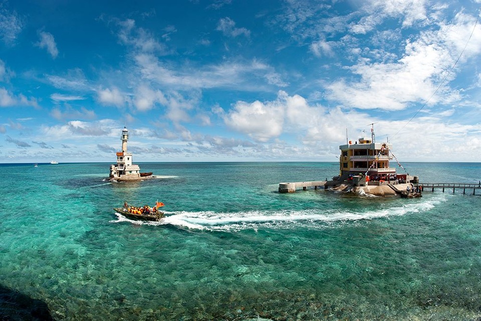 Đảo Đá Tây B. Ảnh của tác giả Nguyễn Xuân Chính.