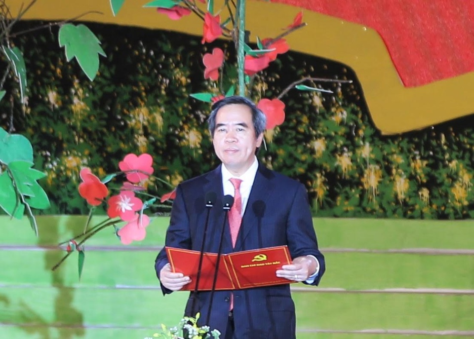 Tuyên dương người có uy tín tiêu biểu các tỉnh vùng Tây Bắc - 2
Ủy viên Bộ Chính trị, Bí thư Trung ương Đảng, Trưởng ban Kinh tế Trung ương, Trưởng ban Chỉ đạo Tây Bắc Nguyễn Văn Bình