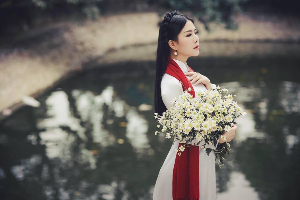 MC Nhã Uyên khoe vẻ ngọt ngào với cúc họa mi - 5 MC Nhã Uyên khoe vẻ ngọt ngào với cúc họa mi - 5