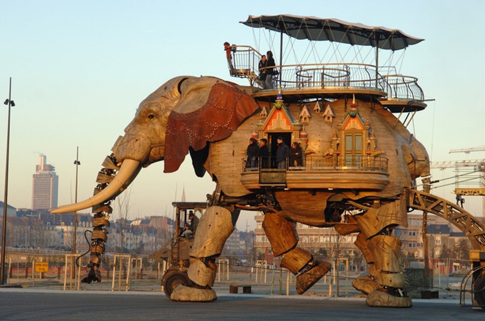 Những tòa nhà có kiến trúc dị thường trên thế giới - 16
The Great Elephant là tòa nhà di động hình con voi độc đáo ở thành phố Nantes (Pháp). Với cấu trúc như robot, tòa nhà có thể chứa đến 50 người.