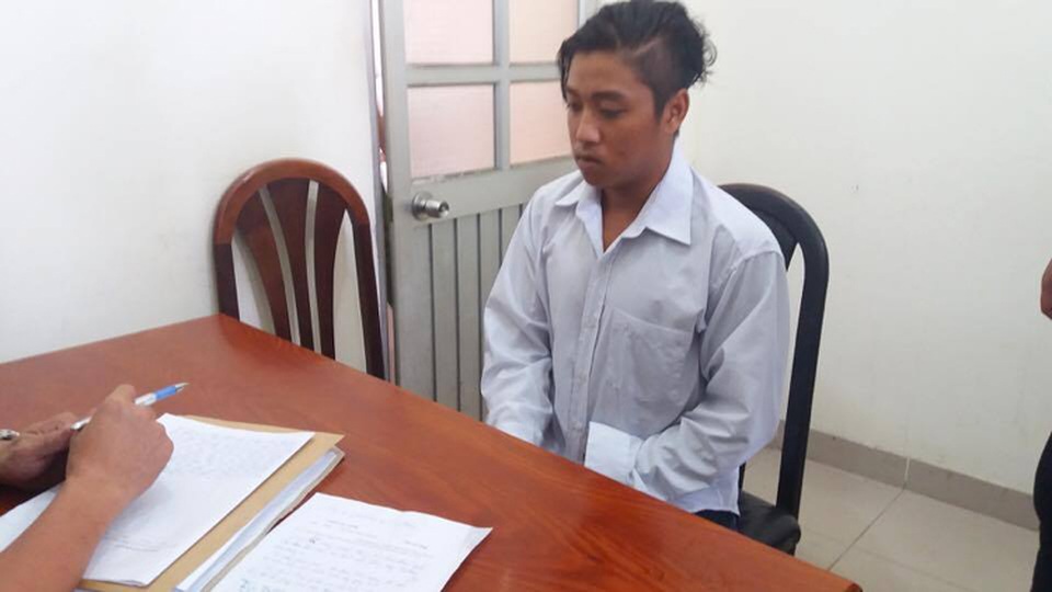 Bắt nghi phạm giết vợ, con trưởng Ban dân vận huyện ủy - 2
Nghi phạm Châu Minh Nhân tại cơ quan điều tra