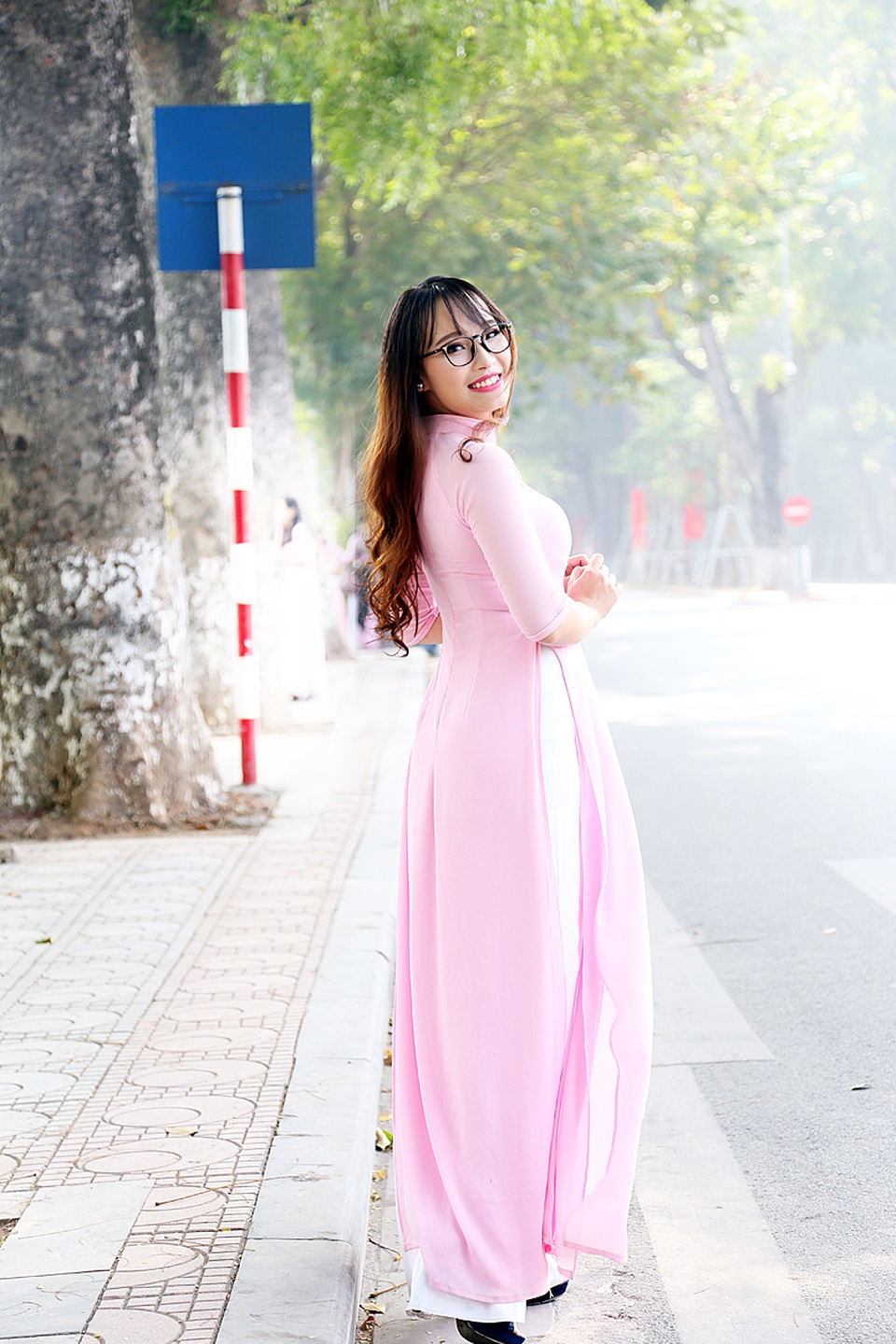 Hoa khôi sinh viên Hà Nội 2014 khoe sắc trong ảnh kỷ yếu - 4
Không chỉ xinh xắn, Nhật Lệ còn được biết đến là một nữ sinh toàn diện với bảng thành tích học tập và hoạt động ngoại khóa đáng nể