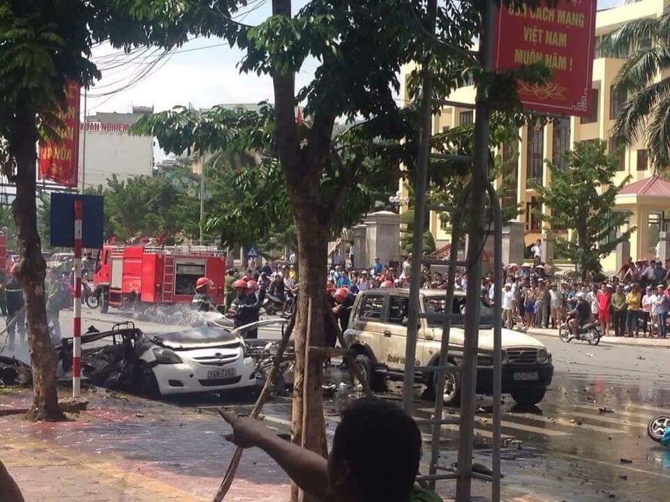 Xe taxi phát nổ kinh hoàng ở Cẩm Phả, 2 người thiệt mạng - 1 Xe taxi phát nổ kinh hoàng ở Cẩm Phả, 2 người thiệt mạng - 1