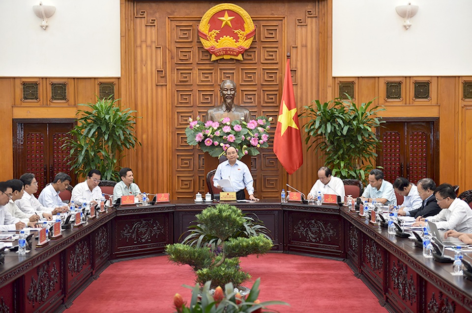 Thủ tướng: Để người dân ly hương, lãnh đạo phải trăn trở - 2
Thủ tướng chủ trì cuộc làm việc với các lãnh đạo chủ chốt tỉnh Sóc Trăng.
