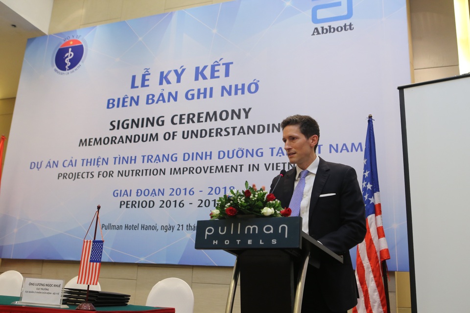 Bộ Y tế Việt Nam ký chương trình hợp tác hỗ trợ cải thiện dinh dưỡng với Abbott - 2
Ông Brett Blackshaw - Quyền Phó Đại sứ Hoa Kỳ tại Việt Nam phát biểu tại Lễ ký kết