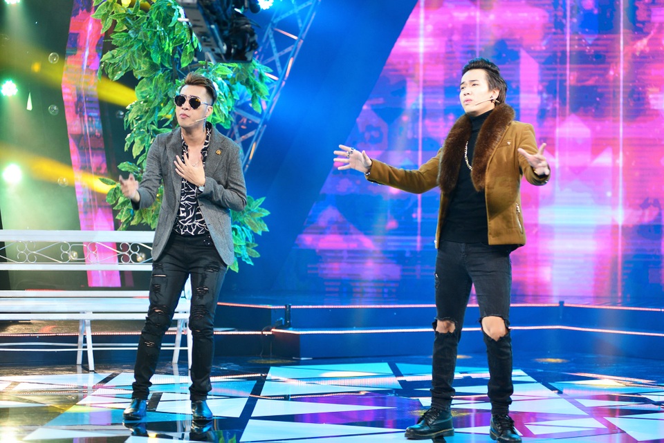 
Only C và Lou Hoàng một lần nữa khiến fans thích thú khi diễn lại bản hit Đếm ngày xa em
