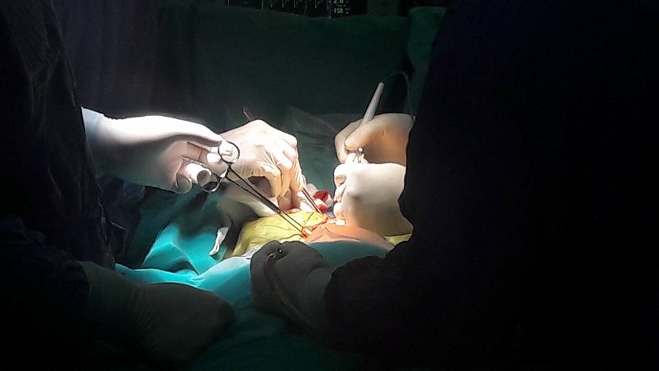 Ngăn tai biến phẫu thuật cột sống nhờ máy theo dõi tủy - 3
Các bác sĩ sẽ yên tâm hơn rất nhiều trong quá trình phẫu thuật cột sống với việc áp dụng máy theo dõi tủy