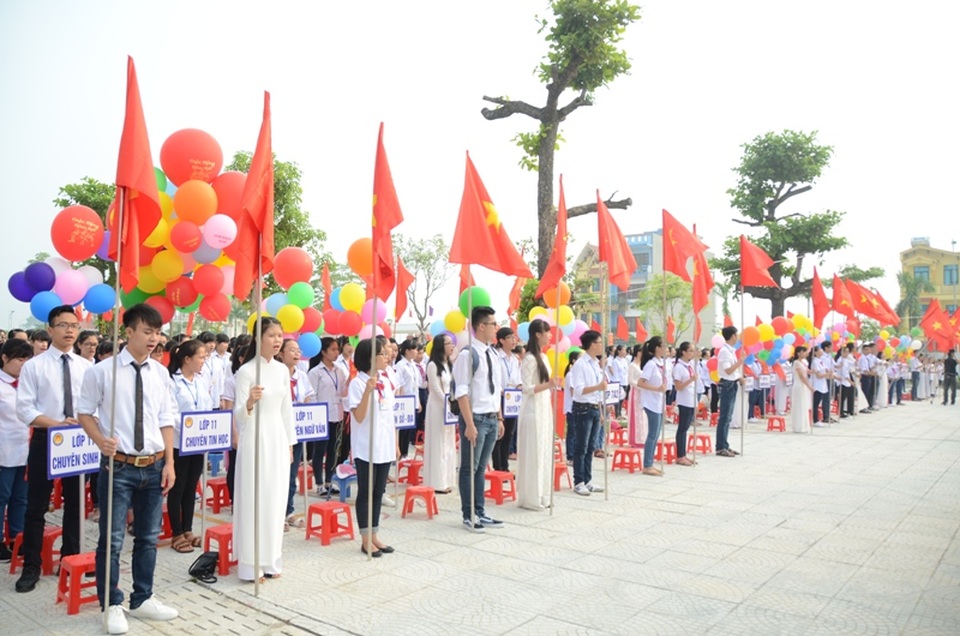 Lãnh đạo Đảng, Nhà nước dự khai giảng cùng các em học sinh - 89 Học sinh trường chuyên Biên Hòa rộn ràng chào đón năm học mới