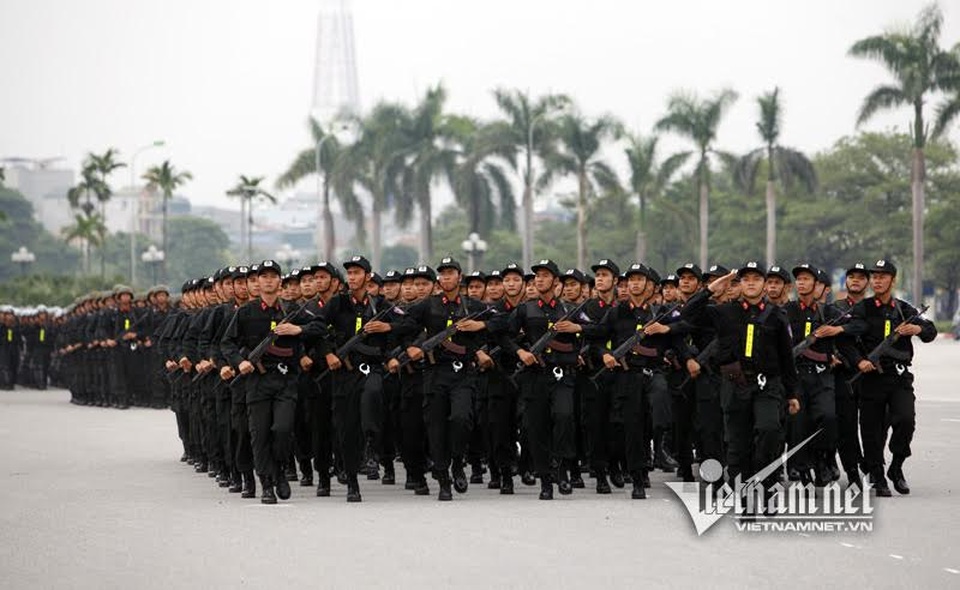 Khối cán bộ chiến sỹ thuộc Trung đoàn CSCĐ được trang bị sung tiểu liên AK, được giao nhiệm vụ tham mưu giúp Đảng uỷ BCH Trung đoàn thực hiện những chương trình kế hoạch như triển khai phương án bảo vệ các kỳ cuộc, các sự kiện văn hoá thể thao lớn, đảm bảo an ninh chính trị và trật tự an toàn xã hội