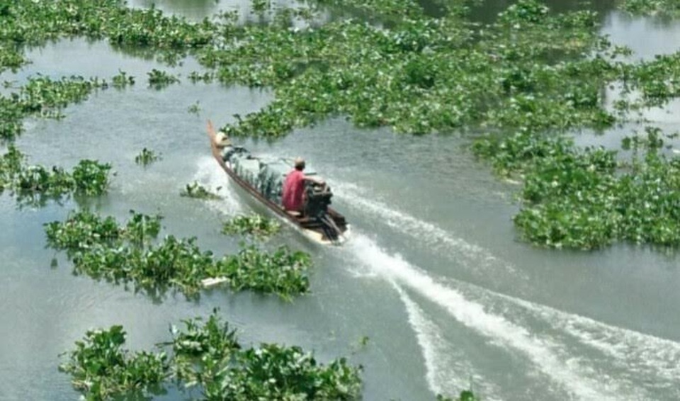 Nhóm buôn lậu truy sát kinh hoàng trên sông, 1 cán bộ hy sinh - 1 Một vỏ lãi chở thuốc lá lậu ở địa bàn Đức Hòa, Long An (ảnh minh họa).