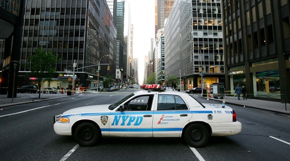 Cảnh sát nổ súng ngăn chặn vụ tấn công bằng dao tại New York - 1
Cảnh sát New York phong tỏa hiện trường. Ảnh: Reuters.