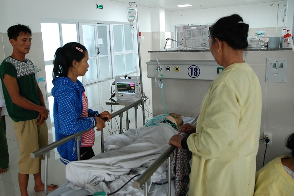 
Cháu Trịnh đang được cấp cứu tại khoa hồi sức và được các bác sỹ điều trị và chăm sóc đặc biệt
