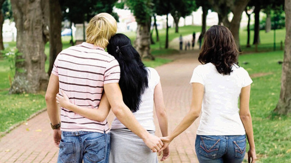 Khe hở cho…“kẻ thứ ba” - 1