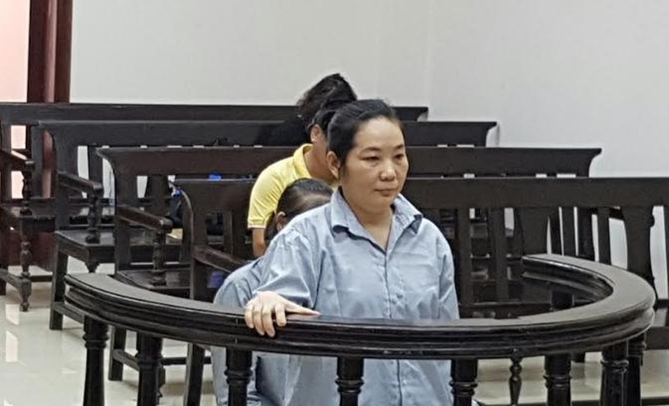 Nữ bị cáo tâm thần lừa đảo xin việc chiếm đoạt hàng tỷ đồng - 1
Bị cáo Tăng Thị Hường tại phiên tòa phúc thẩm sáng nay.