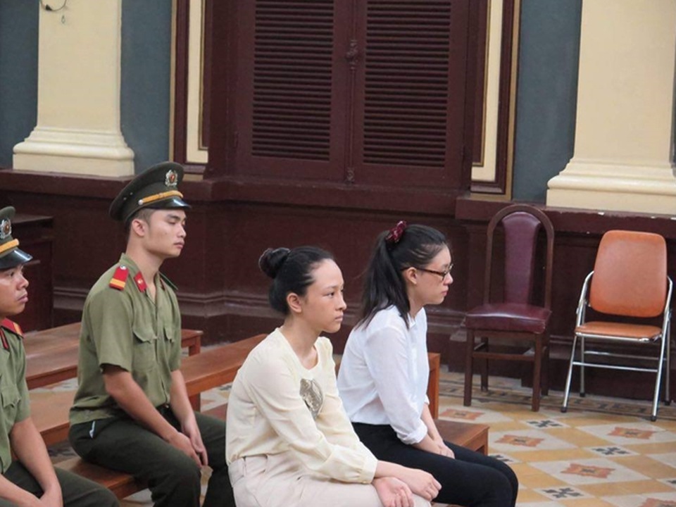 Đại gia Cao Toàn Mỹ tố cáo người tung "hợp đồng tình dục” lên mạng - 1 Phương Nga và Dung tại phiên xử sơ thẩm