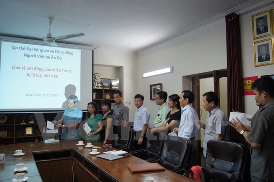 Cộng đồng người Việt ở nước ngoài quyên góp ủng hộ miền Trung - 4 (Ảnh: Huy Bình/Vietnam+)